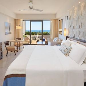 Premium Deluxe Sea View Guest room 1 King Balcony